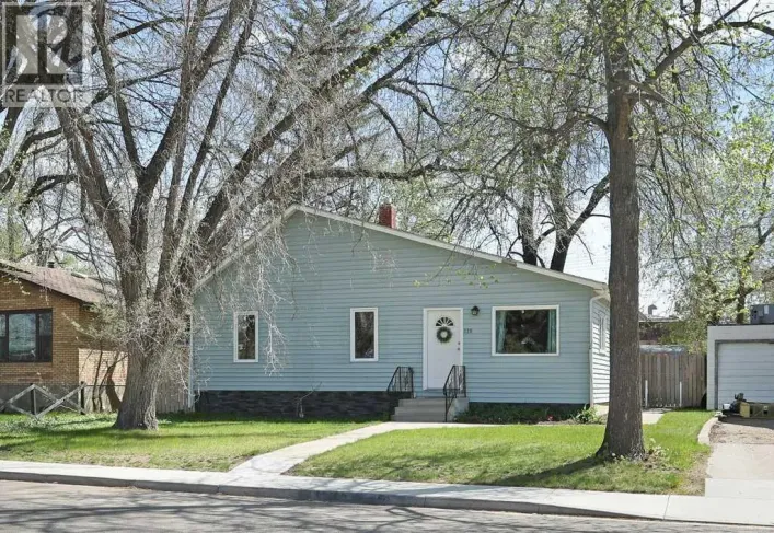 320 3 Street W, Brooks