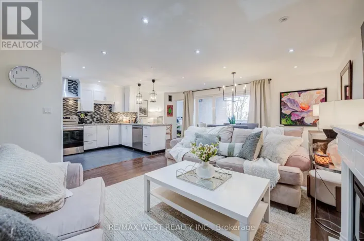 320 - 3025 THE CREDIT WOODLANDS DRIVE, Mississauga