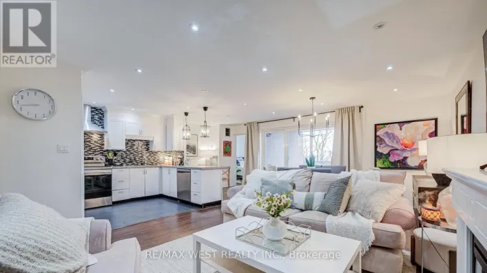 320 - 3025 THE CREDIT WOODLANDS DRIVE, Mississauga
