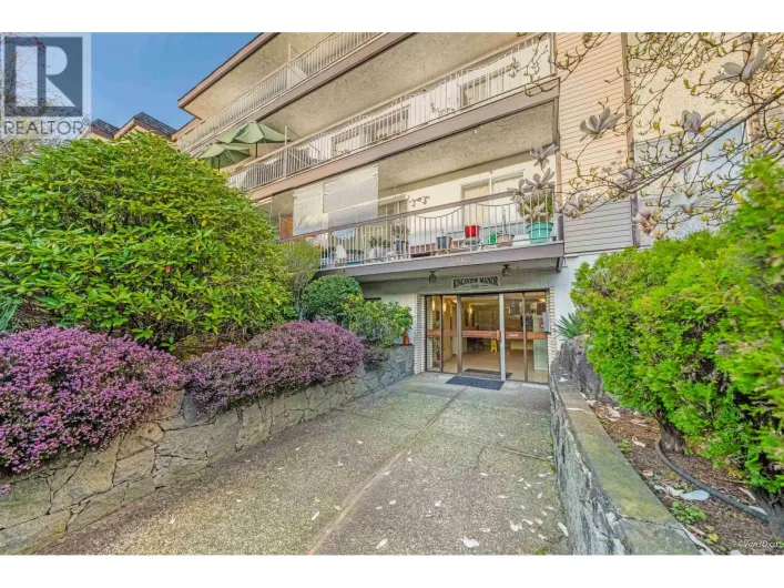 320 3080 LONSDALE AVENUE, North Vancouver