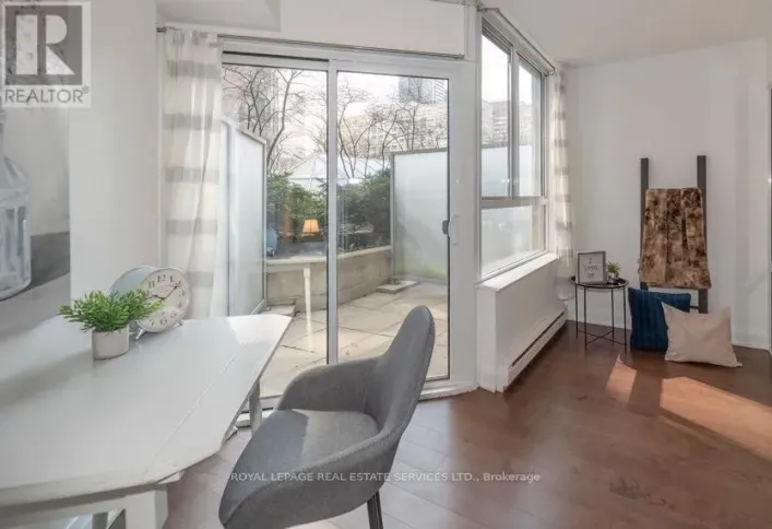 320 - 711 BAY STREET, Toronto