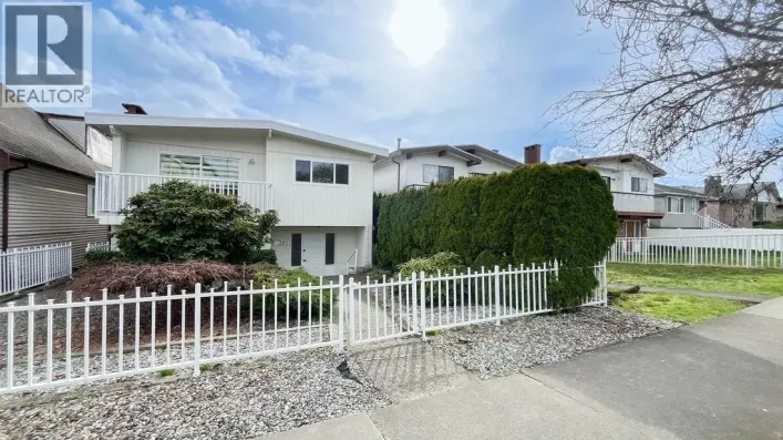 320 E 57TH AVENUE, Vancouver