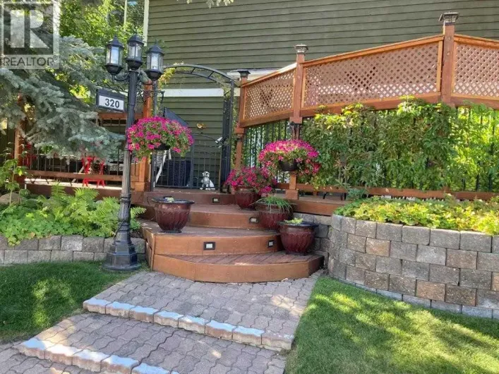 320 Midpark Gardens SE, Calgary
