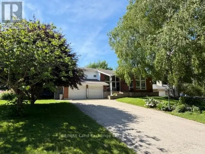 320 SUMMIT DRIVE, North Huron