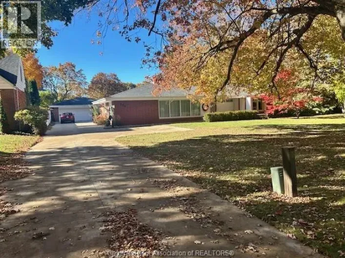 320 Victoria AVENUE North, Chatham