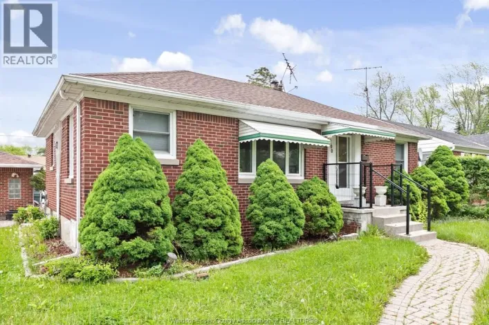 3200 LONGFELLOW AVENUE, Windsor