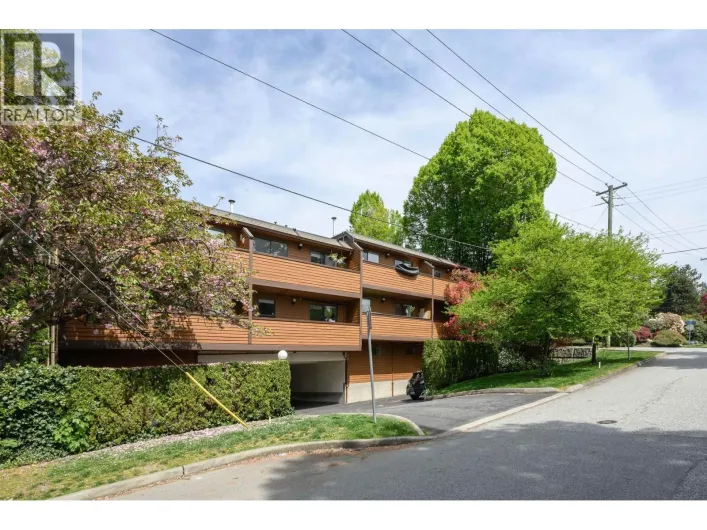 3201 LONSDALE AVENUE, North Vancouver