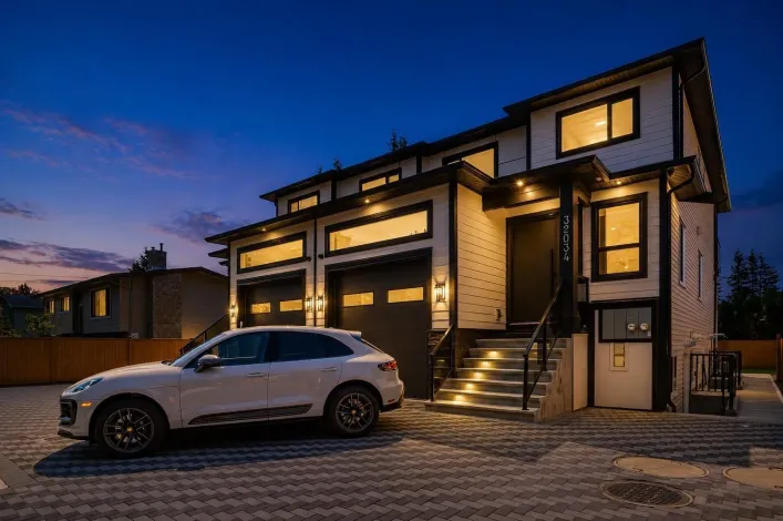 32034 HILLCREST AVENUE, Mission