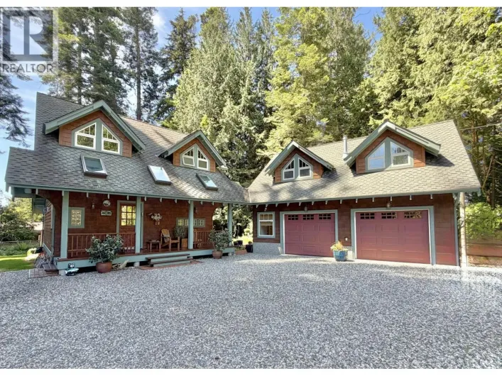 3205 BEACH AVENUE, Roberts Creek