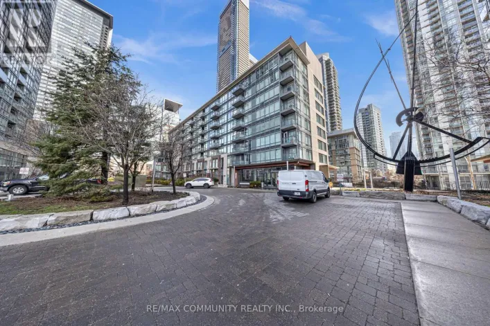 321 - 15 BRUNEL COURT, Toronto
