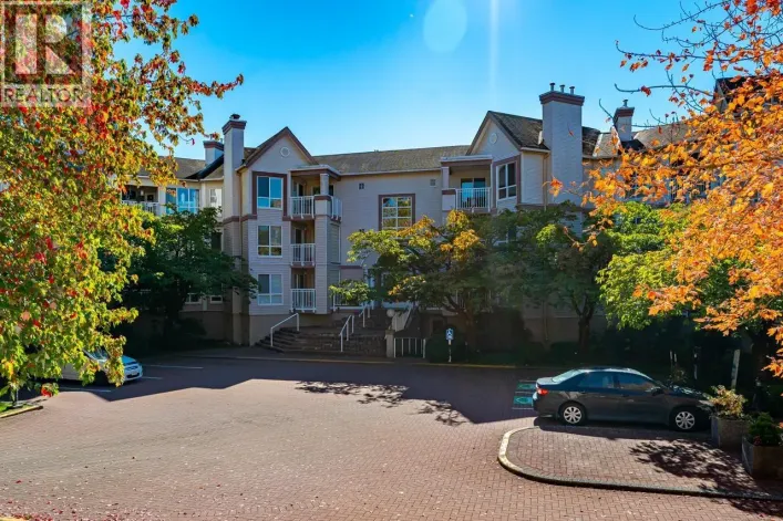 321 7453 MOFFATT ROAD, Richmond