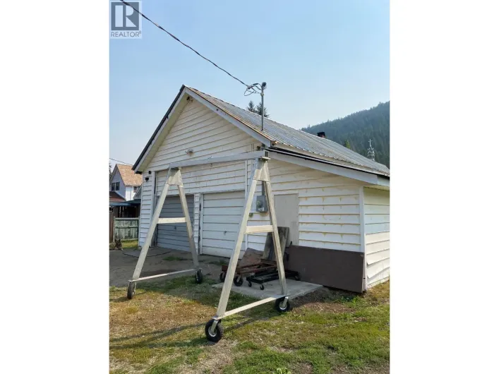321 N Kimberley Avenue, Greenwood