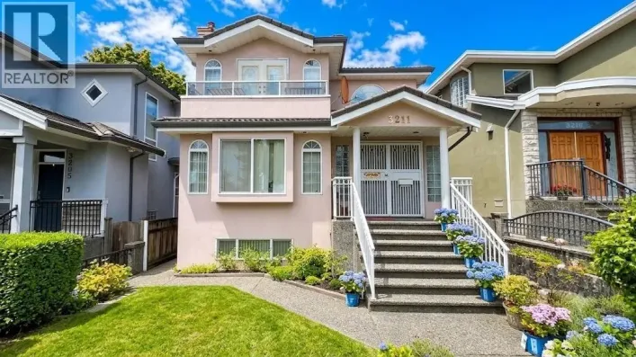 3211 QUEENS AVENUE, Vancouver