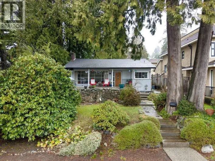 322 E 25TH STREET, North Vancouver