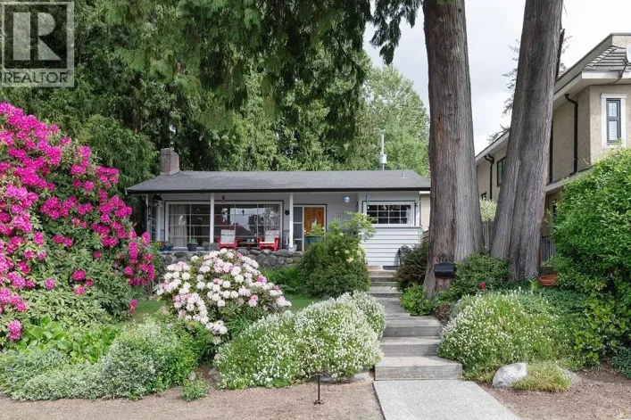 322 E 25TH STREET, North Vancouver