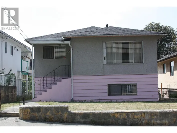 3228 VANNESS AVENUE, Vancouver