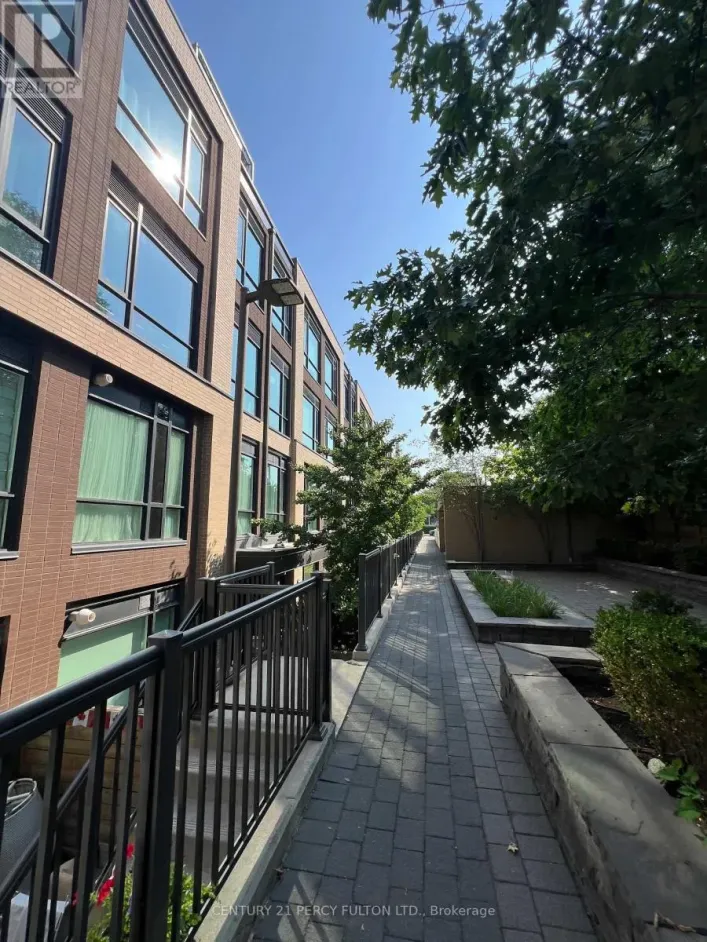 323 - 639 LAWRENCE AVENUE W, Toronto