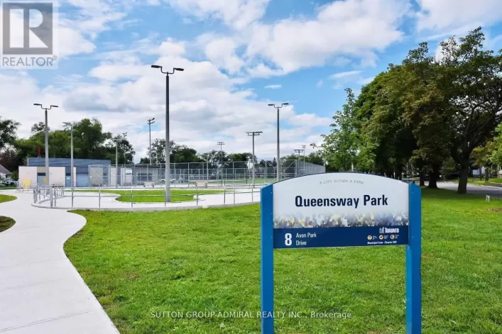 323 - 7 SMITH CRESCENT, Toronto