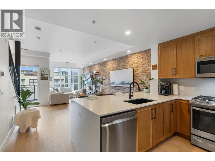 323 95 MOODY STREET, Port Moody
