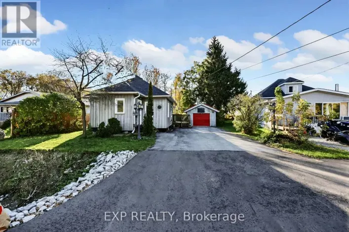 323 BELL STREET, Tay