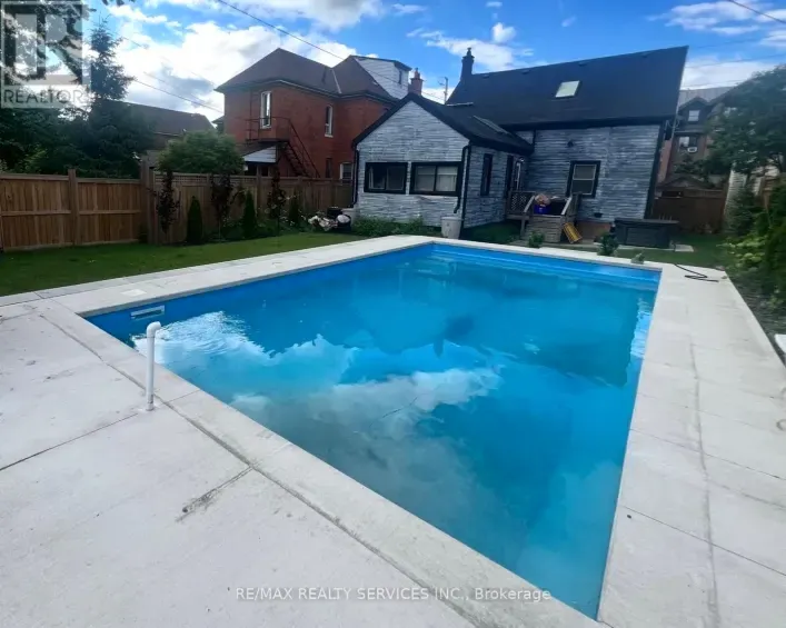 323 CHARLTON AVENUE W, Hamilton