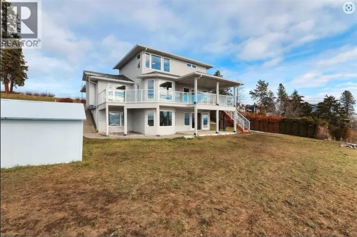 House for sale: 3230 King Road, Kelowna
