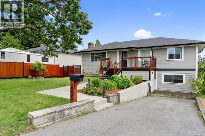 3235 Admirals Rd, Saanich