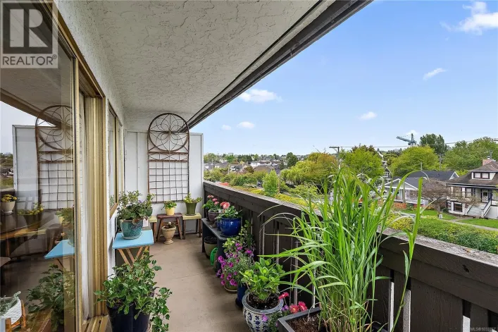 324 964 Heywood Ave, Victoria