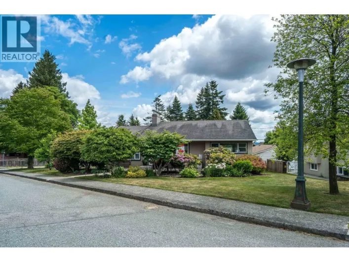 324 CHURCHILL AVENUE, New Westminster