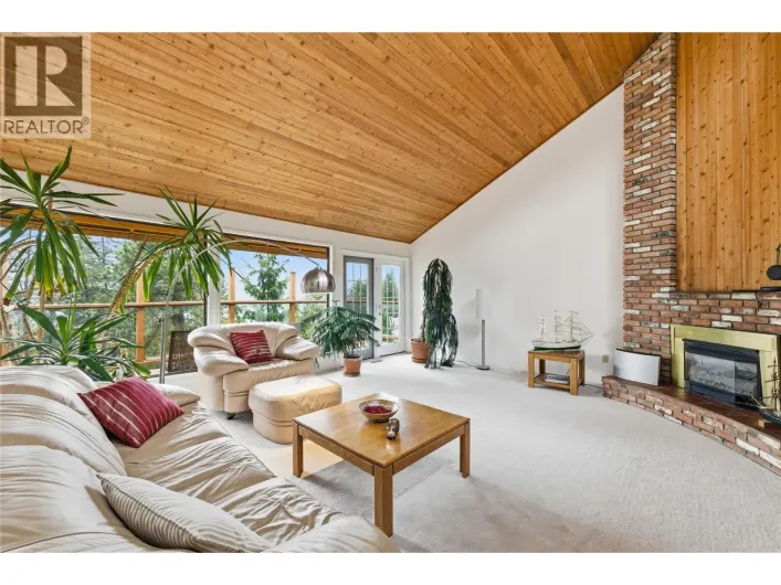 324 Clifton Road N, Kelowna