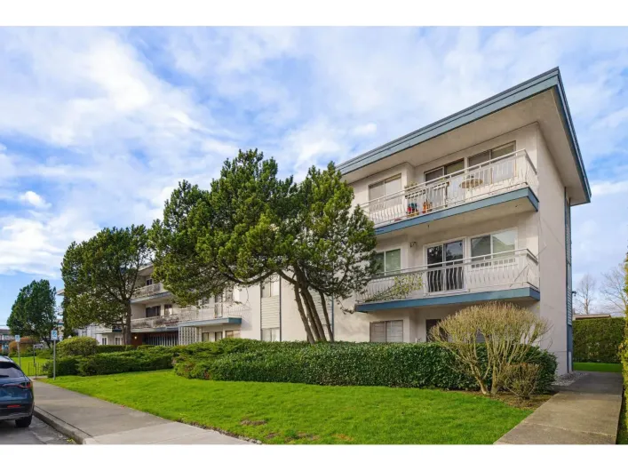 325 17707 57A AVENUE, Surrey