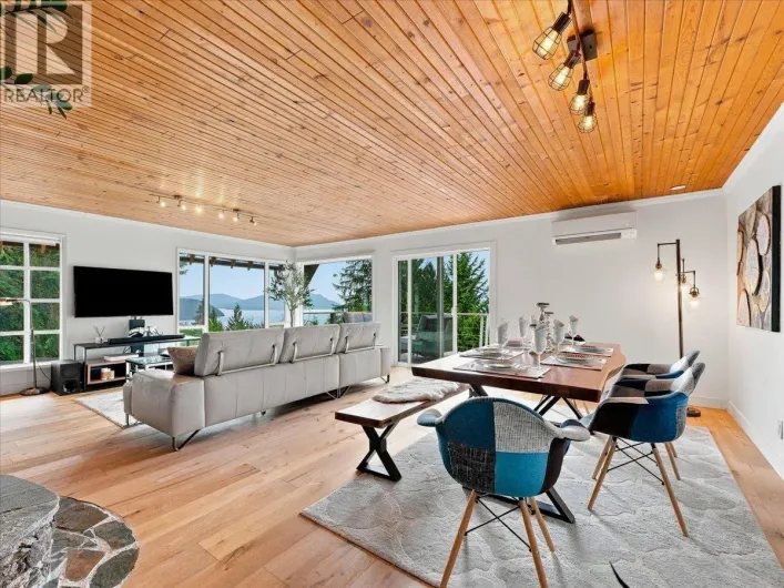 325 BAYVIEW PLACE, Lions Bay