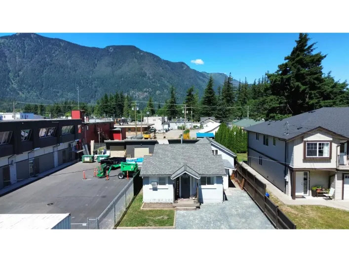 325 HUDSON BAY STREET|Hope, Hope