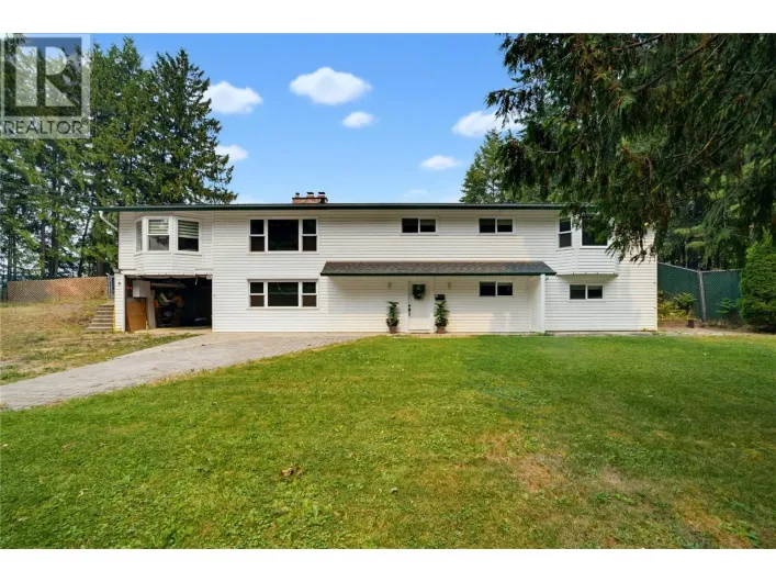 3251 5 Avenue SE, Salmon Arm