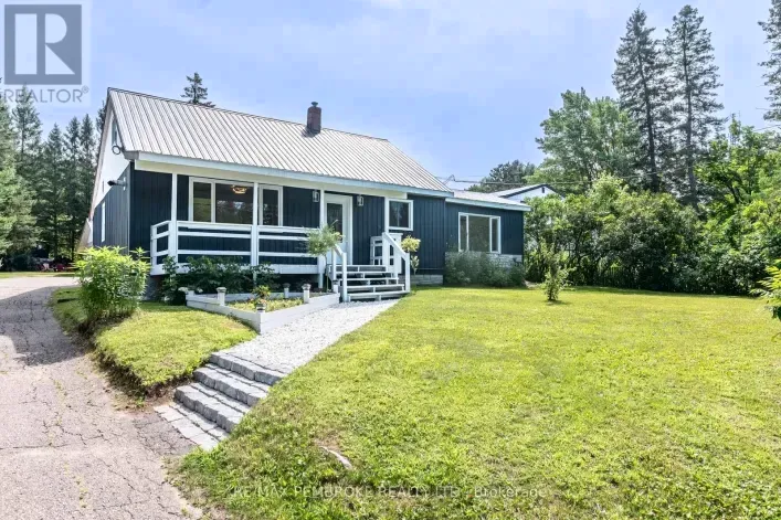 32560 HIGHWAY 17 HIGHWAY, Laurentian Hills