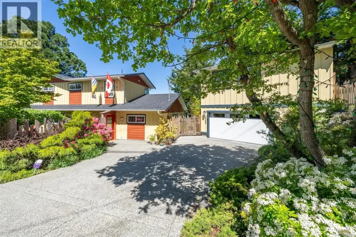 3259 Dolphin Dr, Nanoose Bay