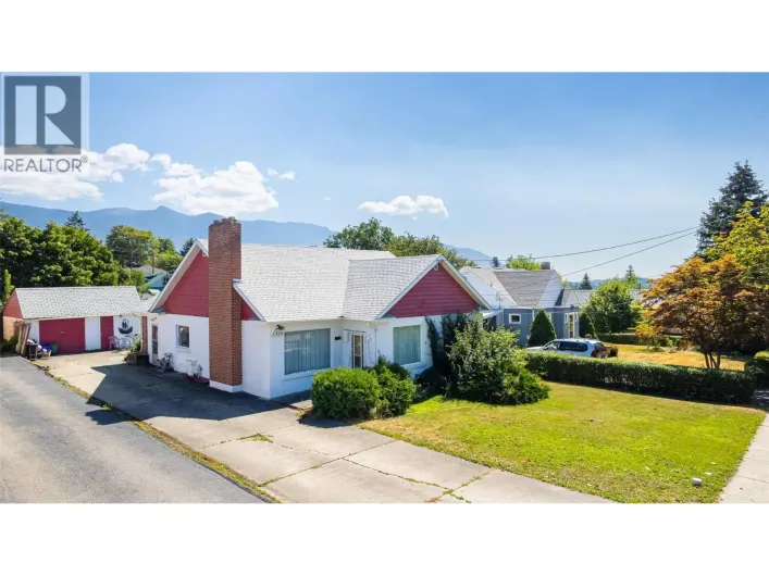 House for sale: 326 10th Avenue N, Creston