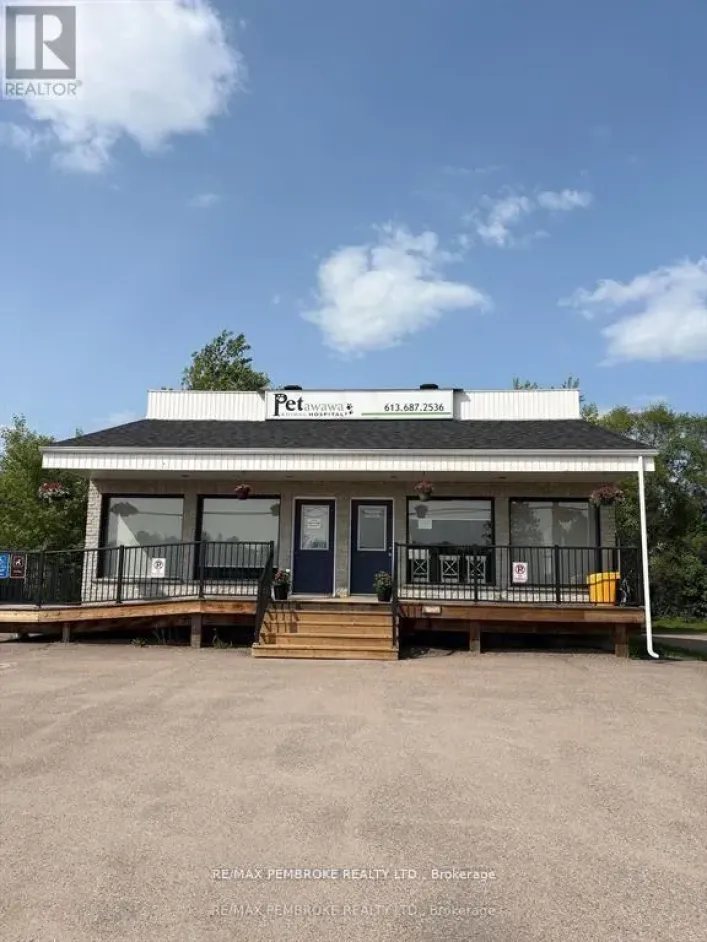 3261 PETAWAWA BOULEVARD, Petawawa