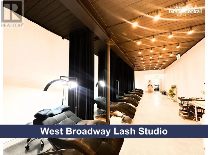 3261 W BROADWAY, Vancouver