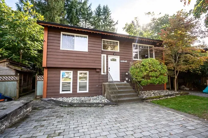 House for sale: 32646 ANTELOPE AVENUE, Mission