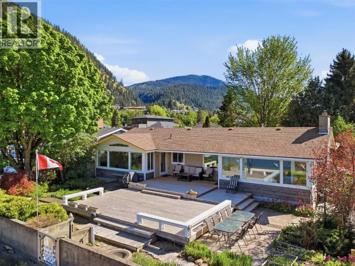 327 Lakeshore Drive, Chase