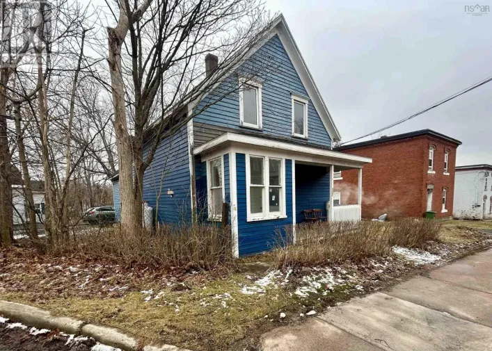 327 South Foord Street, Stellarton