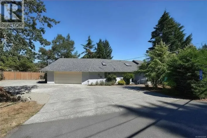 3271 Dolphin Dr, Nanoose Bay
