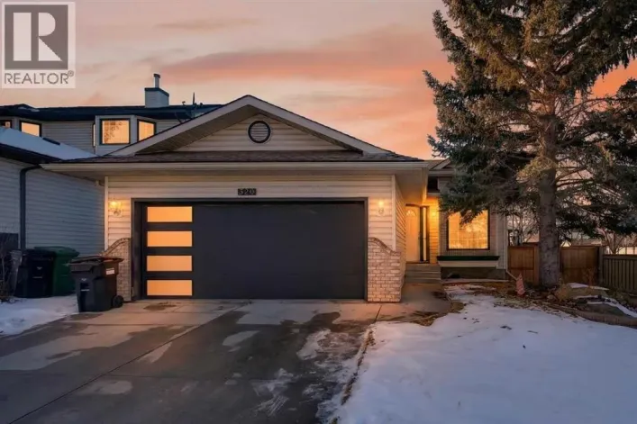 328 Douglas Ridge Close SE, Calgary