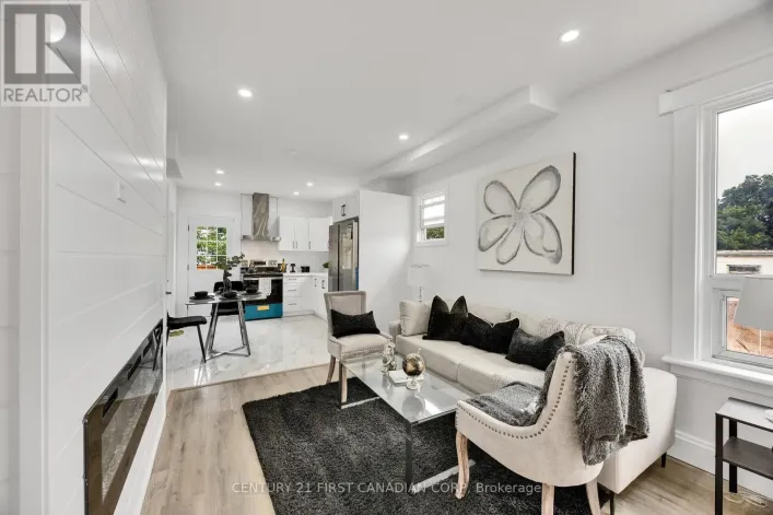 328 OAKLAND AVENUE, London East