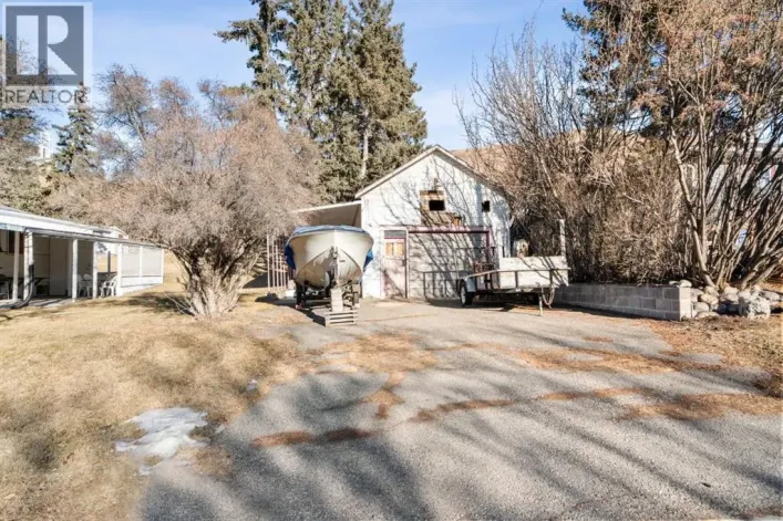 328 Third Street W, Cochrane