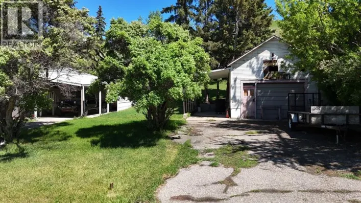 328 Third Street W, Cochrane