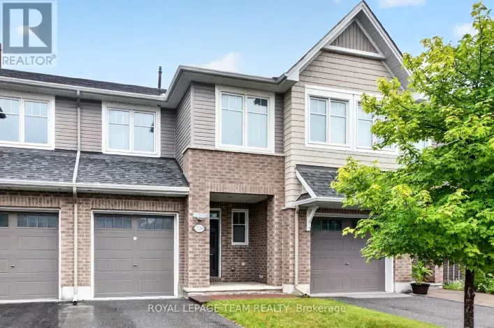 Row / Townhouse for sale: 328 WARMSTONE DRIVE, Ottawa