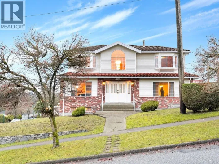 3288 E 5TH AVENUE, Vancouver