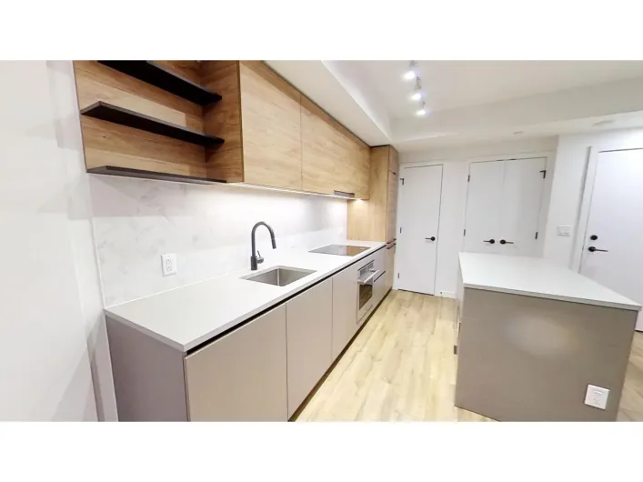 32xx 10448 UNIVERSITY DRIVE, Surrey